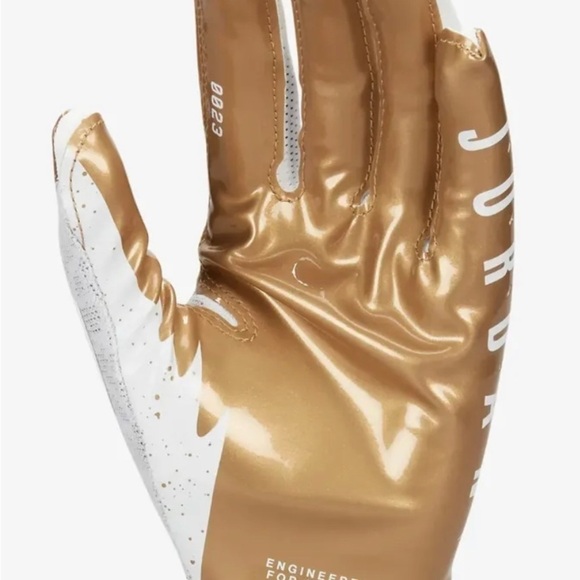 New Nike Jordan Vapor Knit 4.0 Metallic Football Gloves Size Large White Gold - Picture 2 of 4